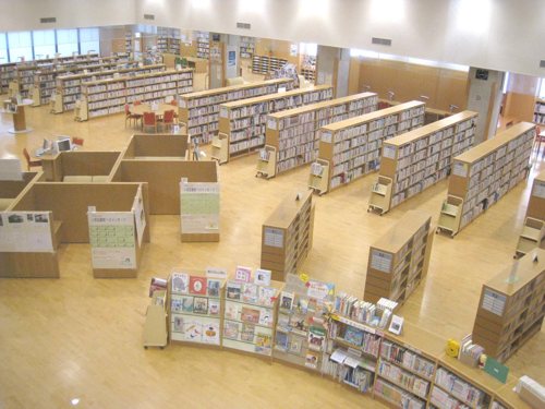 小郡図書館内部